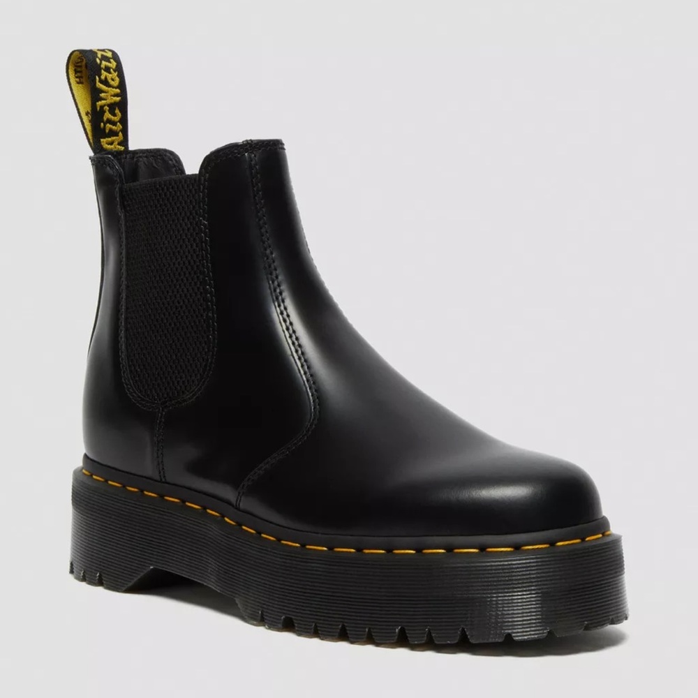2976 SMOOTH LEATHER PLATFORM CHELSEA BOOTS Size 6 Women’s